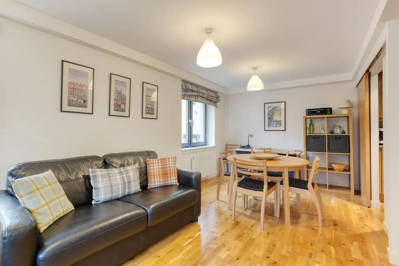 Apartment *Amazing Location!*In Heart Of The City. 2Br & Cot Edinburgh Großbritannien